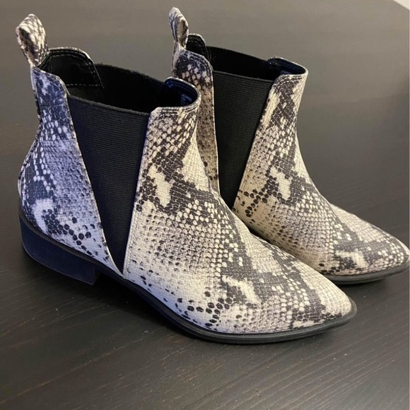 Steve Madden Black/White Jerry Booties size 7 - Picture 2 of 5